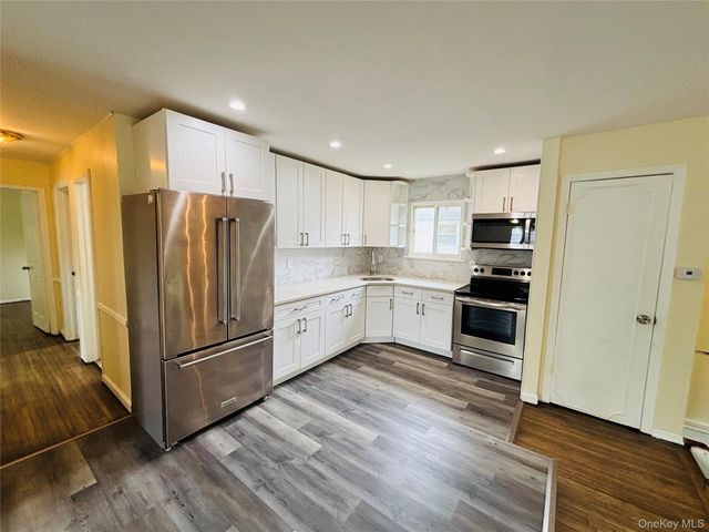 537 Lakeway Drive, West Babylon, NY 11704