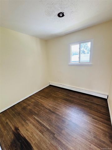 537 Lakeway Drive, West Babylon, NY 11704