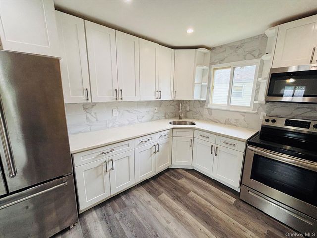 537 Lakeway Drive, West Babylon, NY 11704