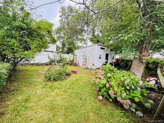 537 Lakeway Drive, West Babylon, NY 11704
