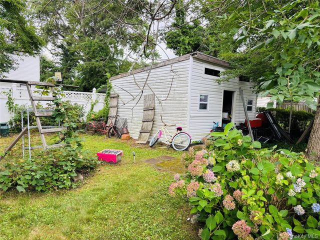 537 Lakeway Drive, West Babylon, NY 11704