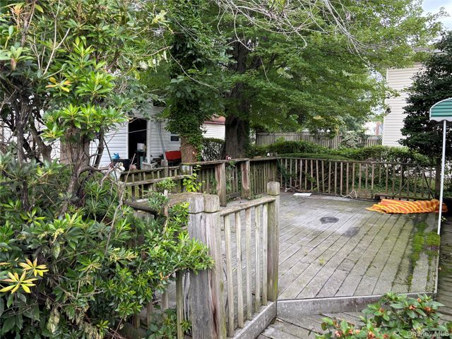 537 Lakeway Drive, West Babylon, NY 11704