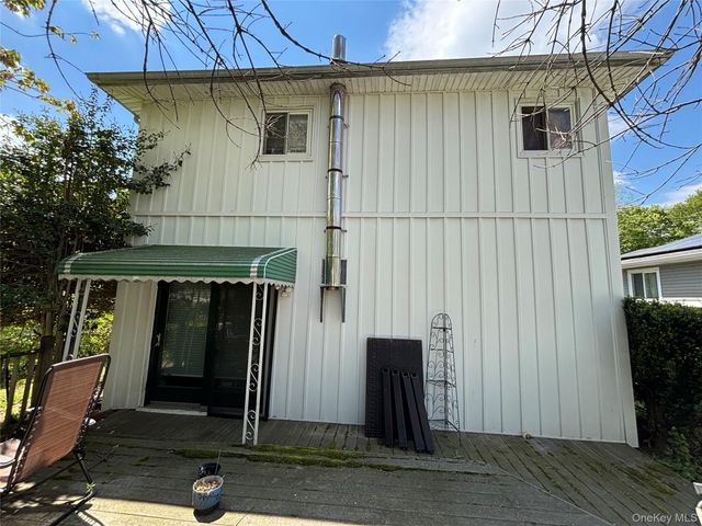 537 Lakeway Drive, West Babylon, NY 11704