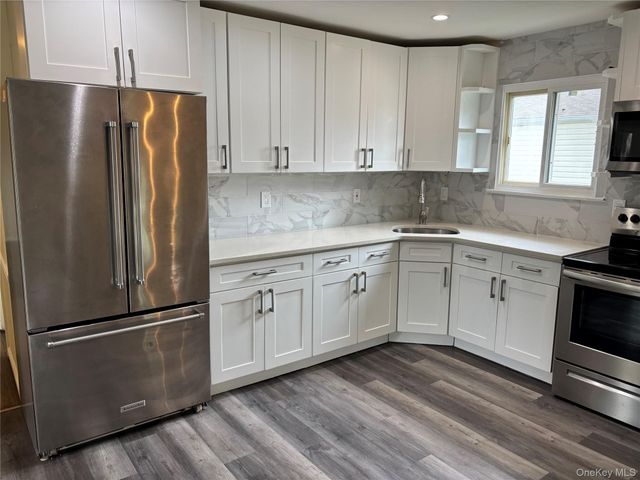 537 Lakeway Drive, West Babylon, NY 11704