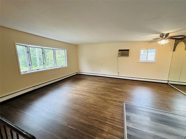 537 Lakeway Drive, West Babylon, NY 11704