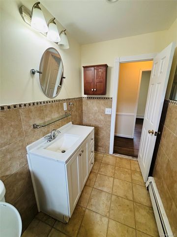 537 Lakeway Drive, West Babylon, NY 11704