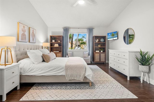 5621 Thornbluff Avenue, Davie, FL 33331