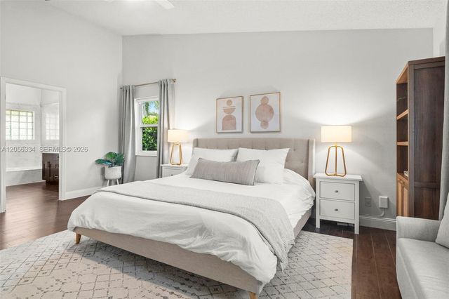 5621 Thornbluff Avenue, Davie, FL 33331