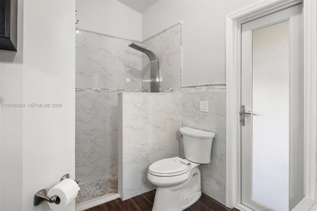 5621 Thornbluff Avenue, Davie, FL 33331