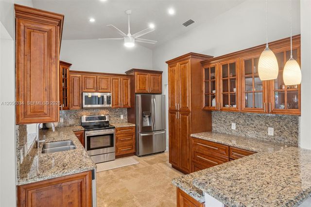 5621 Thornbluff Avenue, Davie, FL 33331