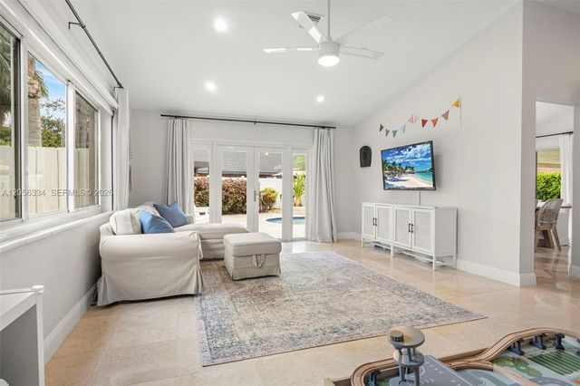 5621 Thornbluff Avenue, Davie, FL 33331