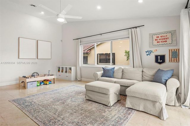 5621 Thornbluff Avenue, Davie, FL 33331