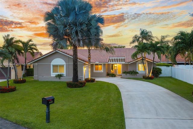5621 Thornbluff Avenue, Davie, FL 33331
