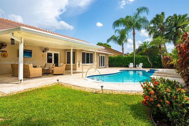 5621 Thornbluff Avenue, Davie, FL 33331