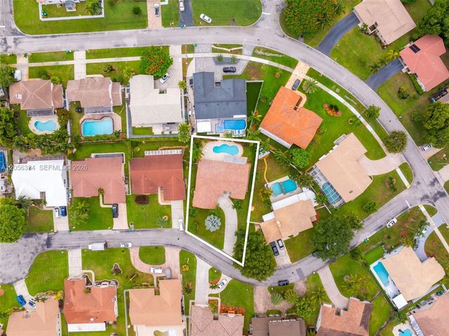 5621 Thornbluff Avenue, Davie, FL 33331