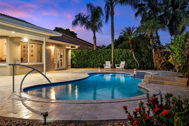 5621 Thornbluff Avenue, Davie, FL 33331