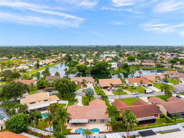 5621 Thornbluff Avenue, Davie, FL 33331