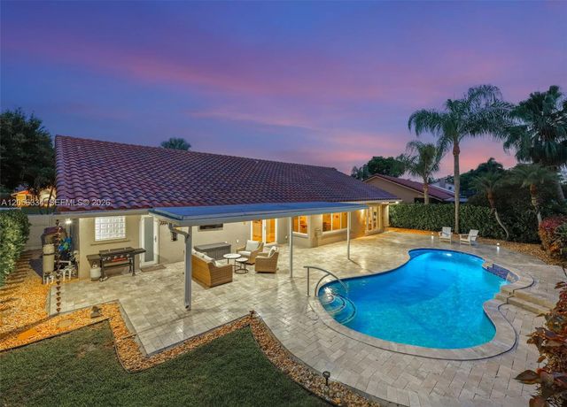 5621 Thornbluff Avenue, Davie, FL 33331
