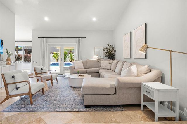 5621 Thornbluff Avenue, Davie, FL 33331