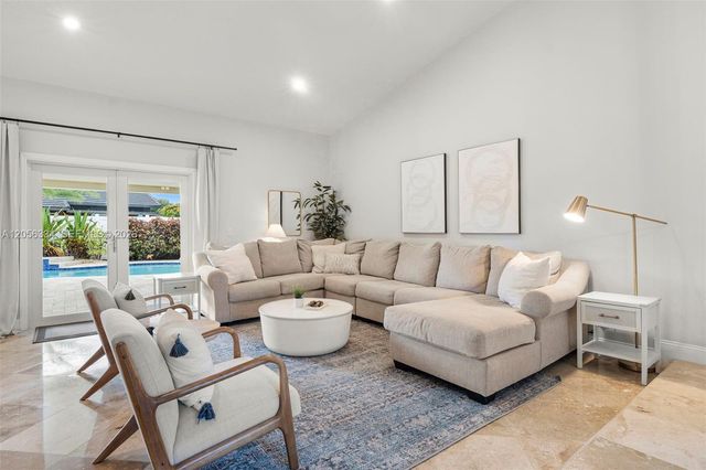5621 Thornbluff Avenue, Davie, FL 33331