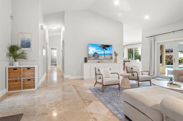 5621 Thornbluff Avenue, Davie, FL 33331