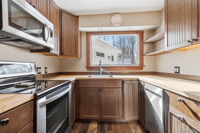 19 Curry Road, Mahopac, NY 10541