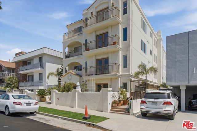 11838 Kiowa Avenue 203, Los Angeles, CA 90049