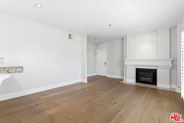 11838 Kiowa Avenue 203, Los Angeles, CA 90049