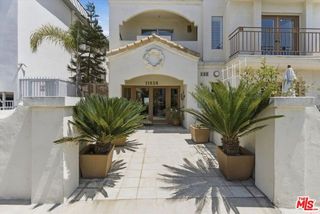 11838 Kiowa Avenue 203, Los Angeles, CA 90049