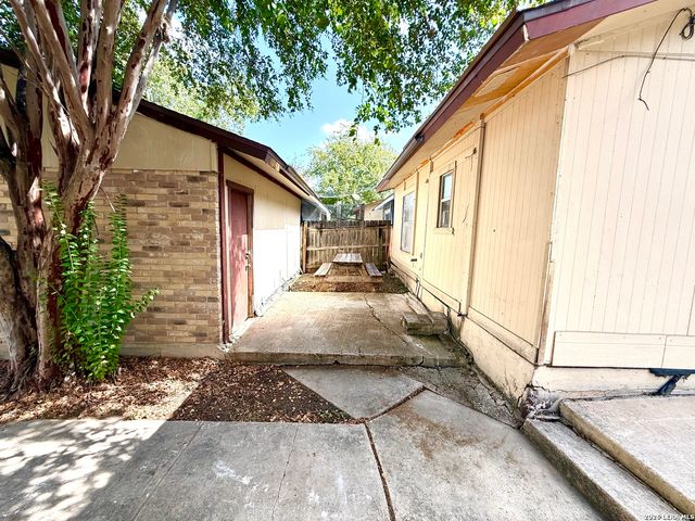 7806 Winsford, San Antonio, TX 78239