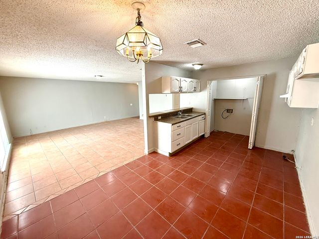 7806 Winsford, San Antonio, TX 78239
