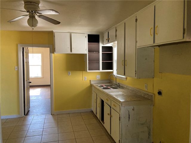 2481 Avenue E, Ingleside, TX 78362