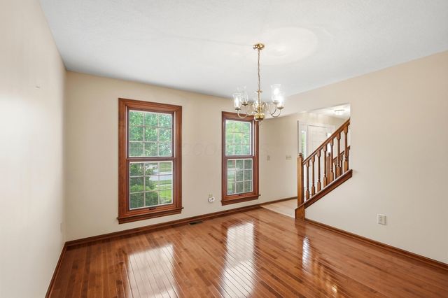 6137 Holywell Drive, Dublin, OH 43017