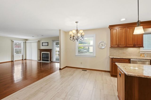 6137 Holywell Drive, Dublin, OH 43017