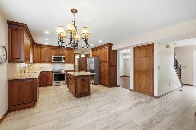 6137 Holywell Drive, Dublin, OH 43017