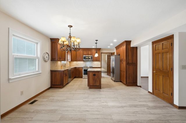 6137 Holywell Drive, Dublin, OH 43017