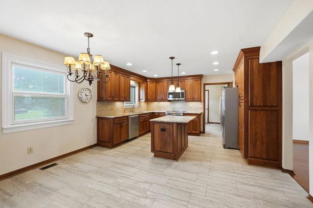 6137 Holywell Drive, Dublin, OH 43017