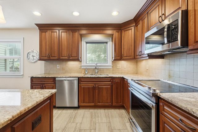 6137 Holywell Drive, Dublin, OH 43017