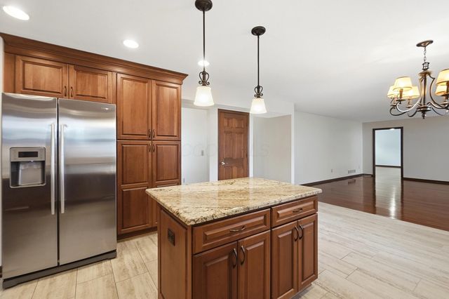 6137 Holywell Drive, Dublin, OH 43017