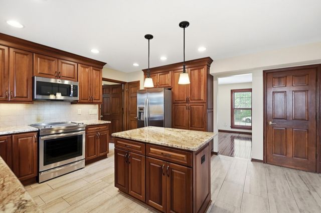 6137 Holywell Drive, Dublin, OH 43017