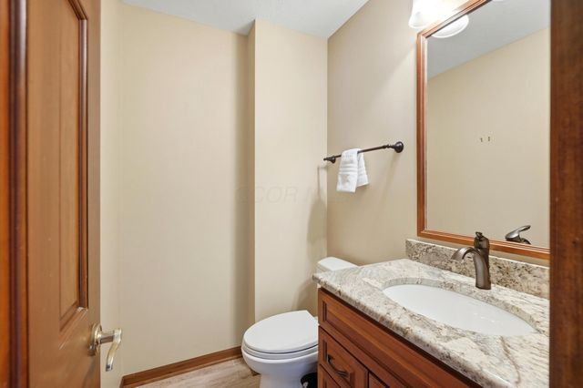6137 Holywell Drive, Dublin, OH 43017