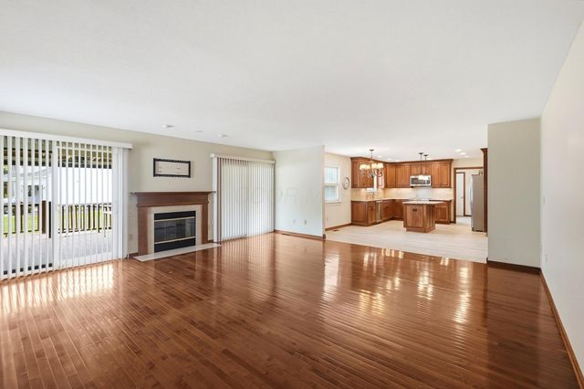 6137 Holywell Drive, Dublin, OH 43017