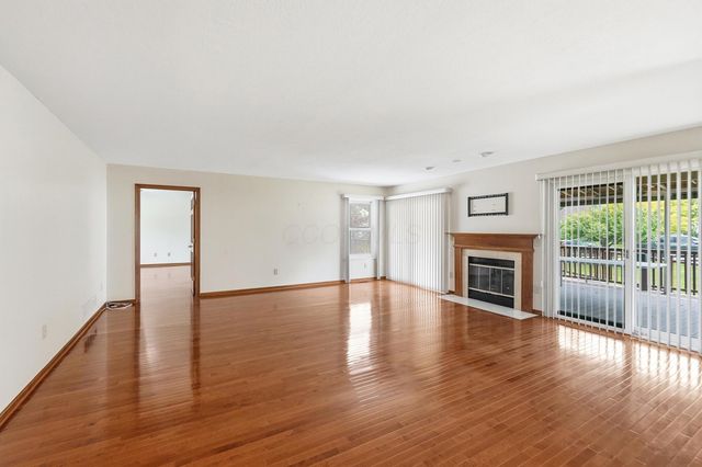 6137 Holywell Drive, Dublin, OH 43017