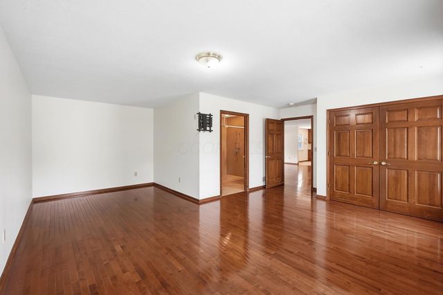 6137 Holywell Drive, Dublin, OH 43017