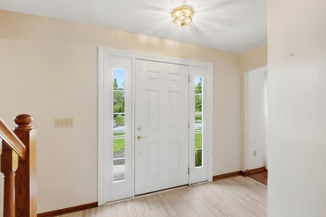 6137 Holywell Drive, Dublin, OH 43017