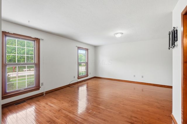 6137 Holywell Drive, Dublin, OH 43017
