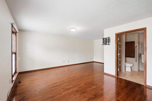 6137 Holywell Drive, Dublin, OH 43017