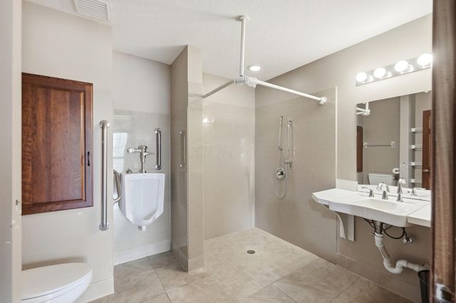6137 Holywell Drive, Dublin, OH 43017