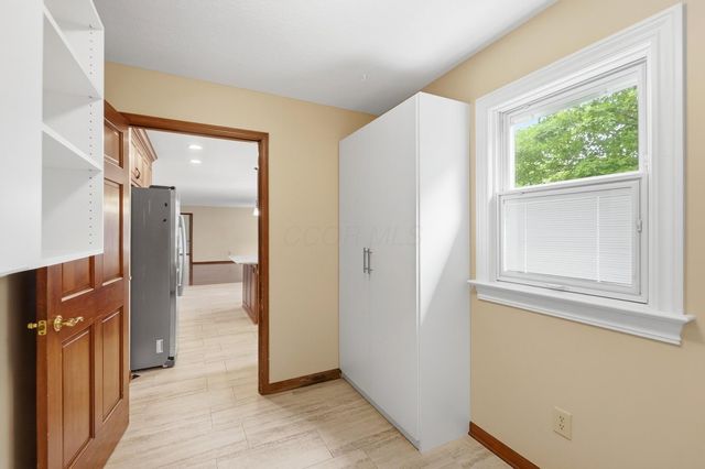 6137 Holywell Drive, Dublin, OH 43017