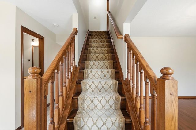 6137 Holywell Drive, Dublin, OH 43017